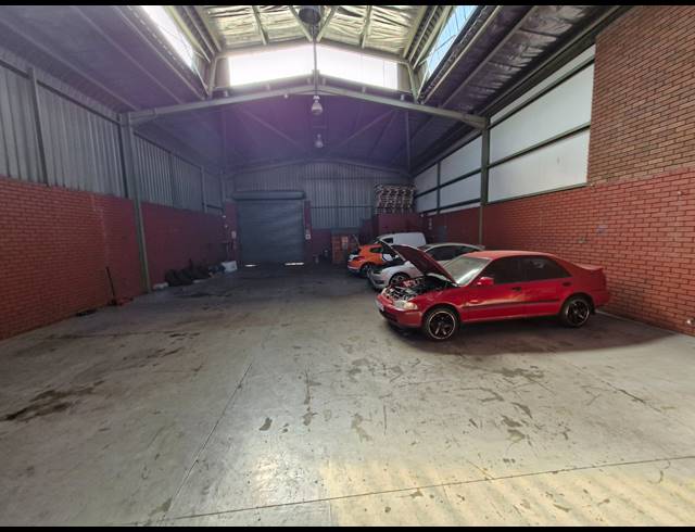 407M² WAREHOUSE TO LET IN JET PARK